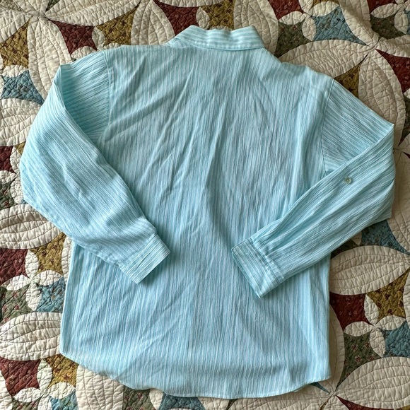 Blue and white striped whimsical button-up shirt with embroidered animals Size S - Picture 3 of 4